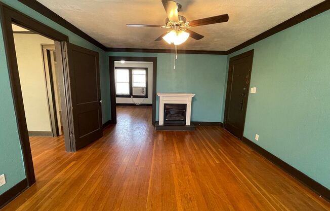 Elegant 2/1 Upstairs Unit w/ Real Hardwood Floors All Throughout ~ Gas Fireplace ~ Balcony ~ Laundry Onsite ~ Minutes to EXCITING Downtown Fort Worth ~ Lease Today ((ASAP MOVE IN))