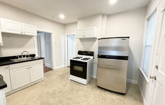 2 beds, 1 bath, $2,800, Unit 1