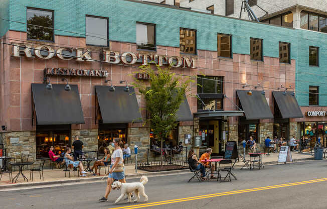 Discover the restaurants and breweries along Norfolk Avenue.