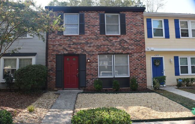 3/2.5 Townhome in Quiet Subdivision Under 2mi From Downtown Decatur!