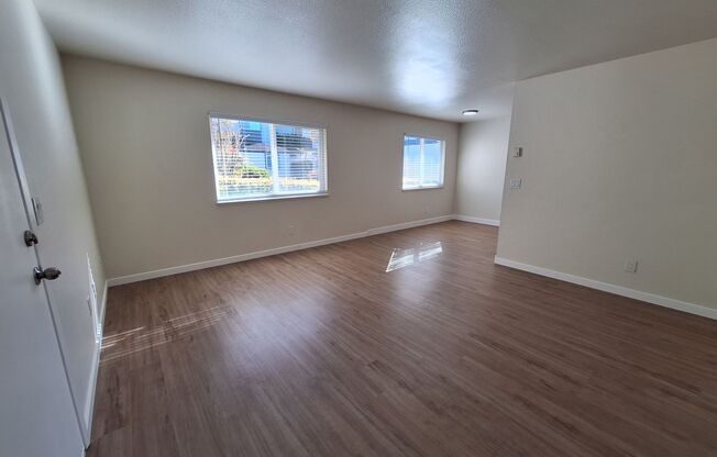 3 beds, 1 bath, $3,195, Unit 6