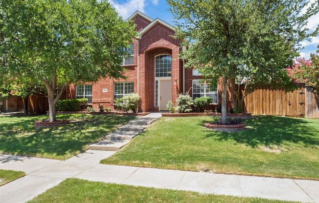 Beautiful 4 Bedroom 3 Bathroom Home in Frisco, TX!