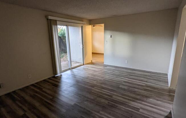 2 beds, 1 bath, 875 sqft, $1,195