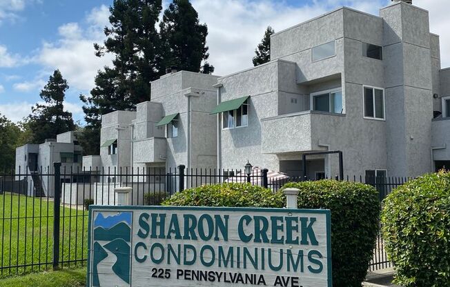 SHARON CREEK CONDOS! Upper level, 2bed/2 bath condo! New carpet & Interior paint! Great commuter location