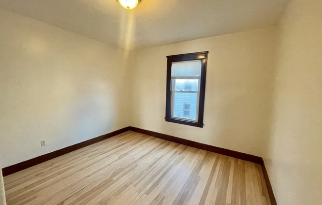 3 beds, 1 bath, 1,350 sqft, $2,100, Unit 3