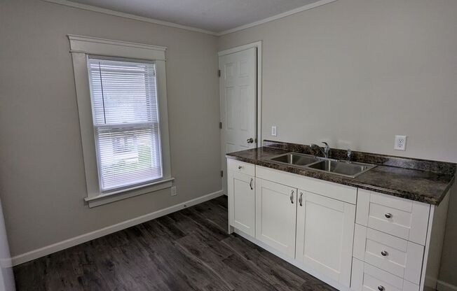 2 beds, 1 bath, $1,150, Unit Unit 2