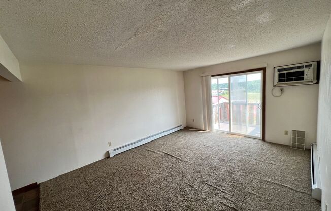 2 beds, 1 bath, 750 sqft, $900, Unit C-20