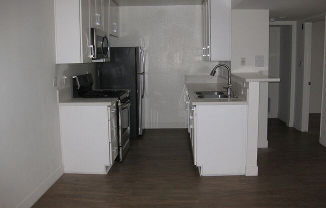 1 bed, 1 bath, 765 sqft, $2,100, Unit 132