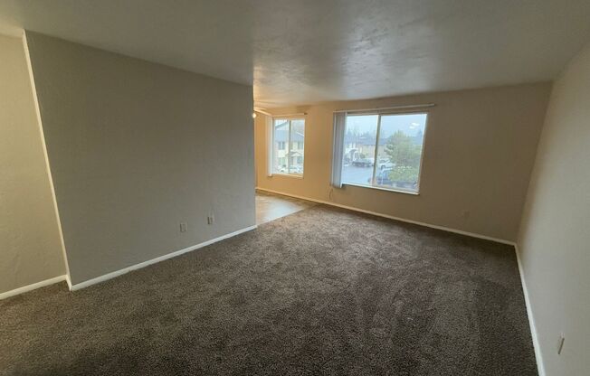 2 beds, 1 bath, 756 sqft, $1,225, Unit 32