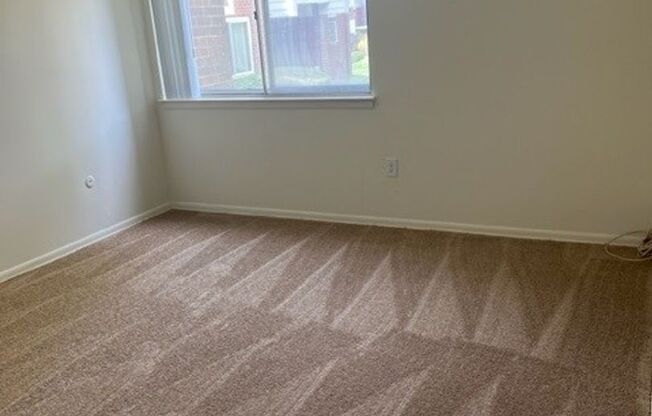 2 beds, 1 bath, 931 sqft, $1,575, Unit 00 - E- 2