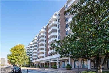 Renovated 1BR, 1BA + Garage Space. 2 Blocks from The Wharf