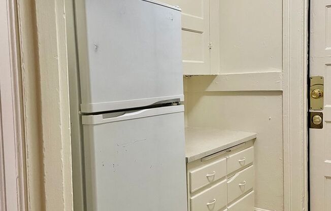 1 bed, 1 bath, 400 sqft, $1,195, Unit B