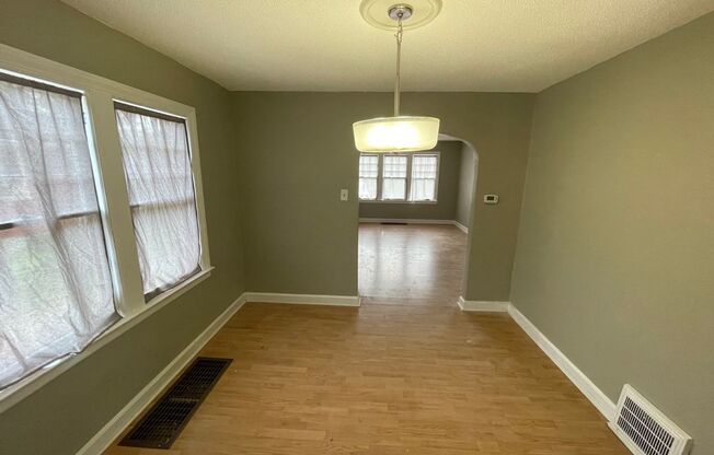 AUGUST MOVE IN! 4 Bedroom House w/ 2 Bath