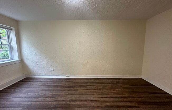 1 bed, 1 bath, 708 sqft, $1,330, Unit King Edward Annex 18