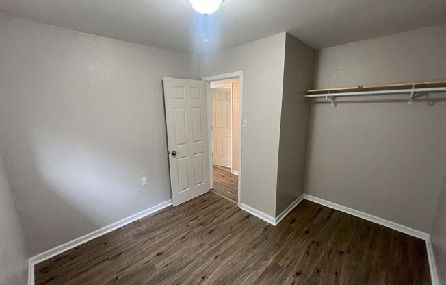 3 beds, 1 bath, $895