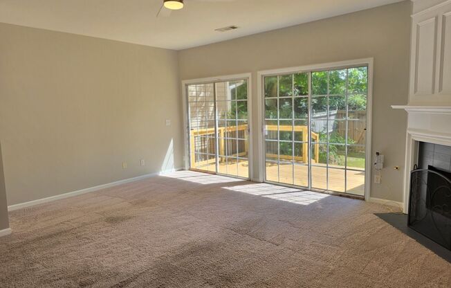 Beautiful 2 bed 2.5 bath Townhome located in Kennesaw
