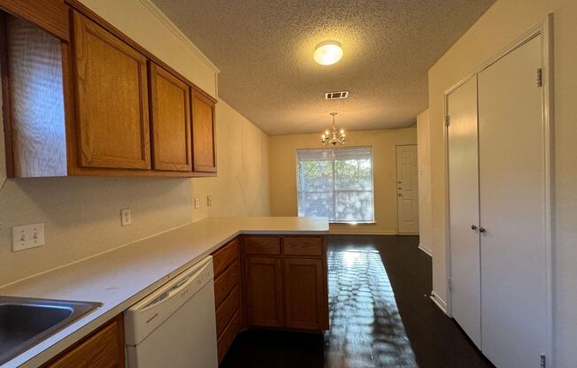 Duplex *LEASING SPECIAL AVAILABLE*