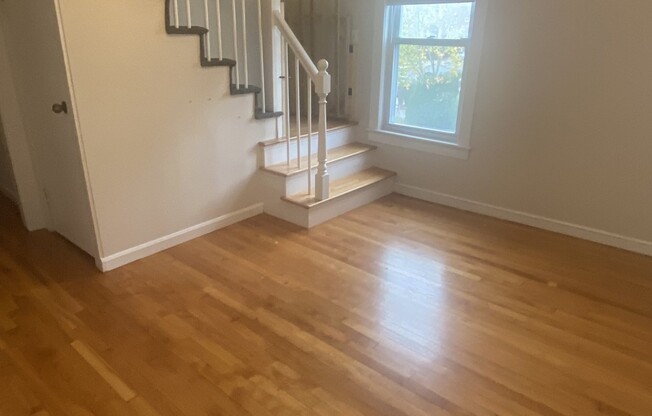 1 bed, 1 bath, $2,000, Unit 7