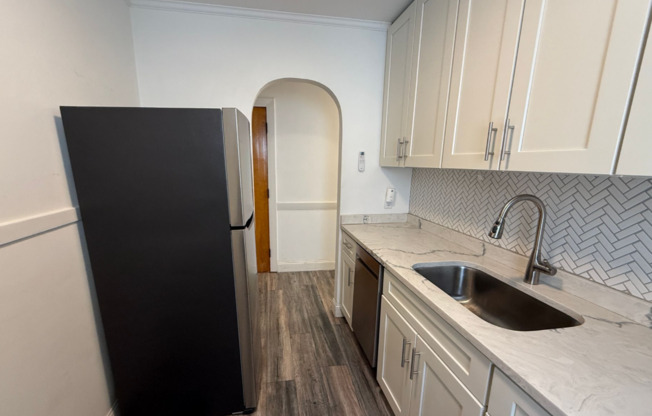 2 beds, 1 bath, 850 sqft, $2,750, Unit 90 Win #02