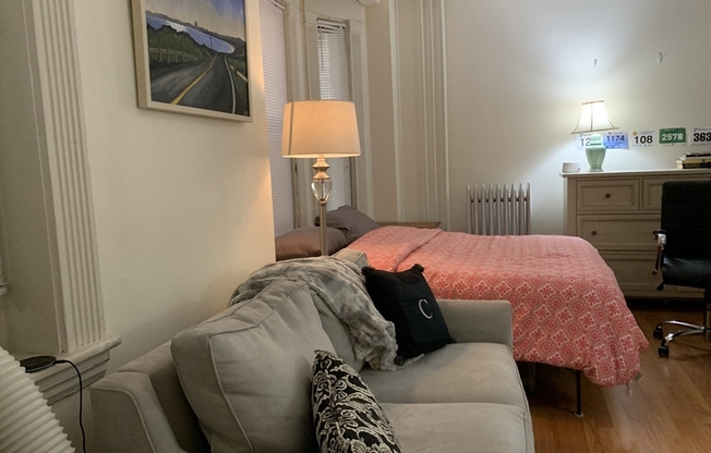 Studio, 1 bath, 400 sqft, $2,375, Unit 312