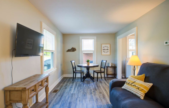 115 GILLETTE AVE