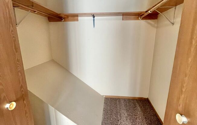 3 beds, 1.5 baths, 1,145 sqft, $1,095, Unit 300-6