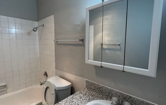 1 bed, 1 bath, 500 sqft, $1,050, Unit 20-B