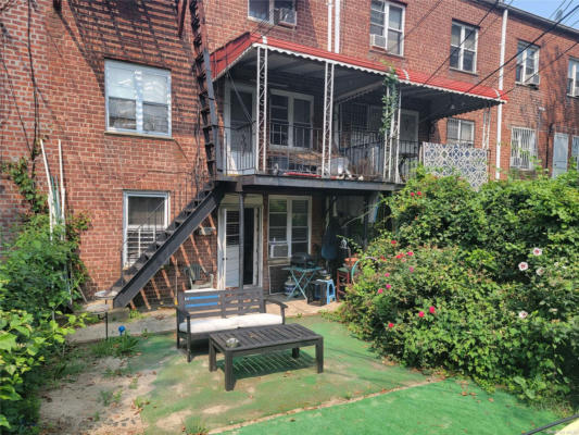 2 beds, 1 bath, $2,600