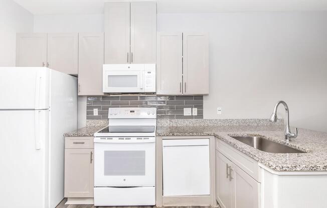 Studio, 1 bath, 557 sqft, $800
