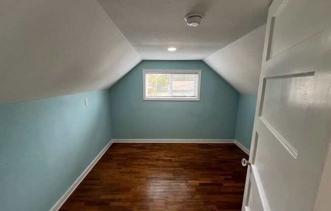 3 beds, 1 bath, $1,895, Unit 1222 Kelly Blvd