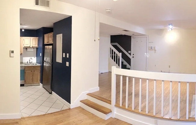 2 beds, 1.5 baths, 980 sqft, $2,595, Unit A104