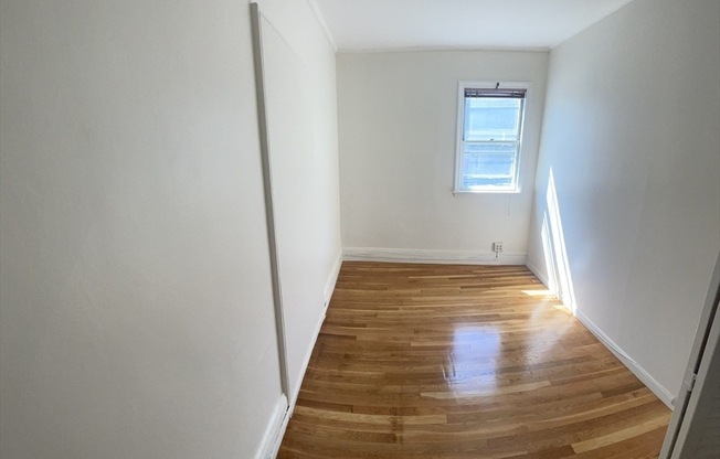 3 beds, 1 bath, $2,900, Unit 1