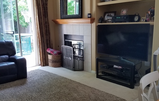 Stunning 4/2 Natomas Single Story!  PLEASE READ ENTIRE AD PRIOR TO CONTACTING AGENT FOR VIEWING.