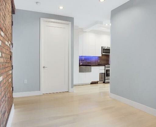 4 beds, 2 baths, $9,250, Unit 2A