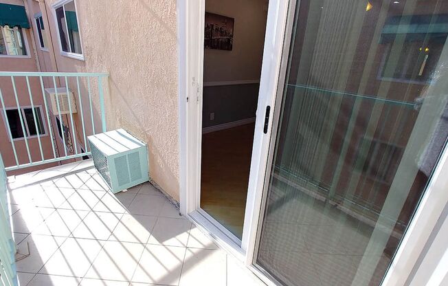 2 beds, 2 baths, 910 sqft, $2,850, Unit 512