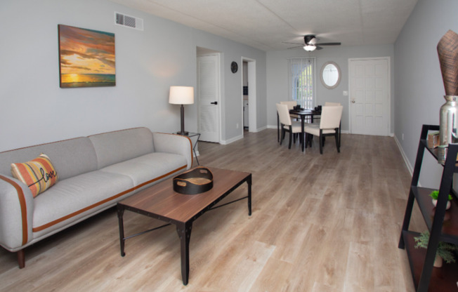 2 beds, 2 baths, 950 sqft, $1,300, Unit 237