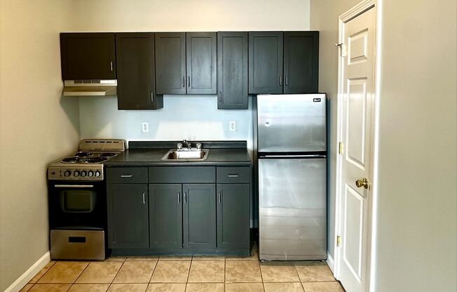 1 bed, 1 bath, 435 sqft, $1,675, Unit 325