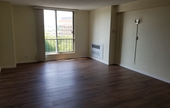 1 bed, 1 bath, 725 sqft, $3,150, Unit 912