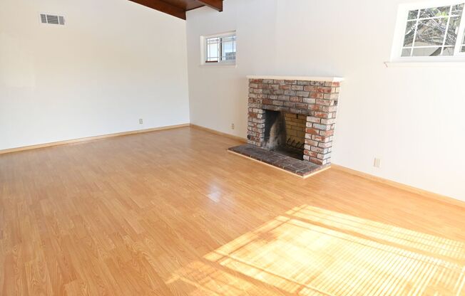 Central Santa Clara Location, 3/2 with AC