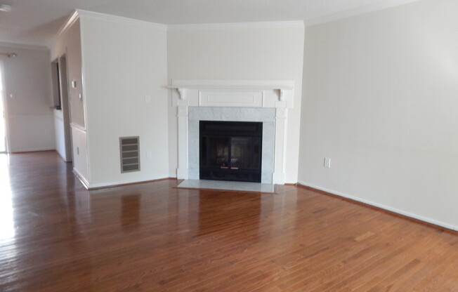 Fabulous TH with Garage! Great Location!