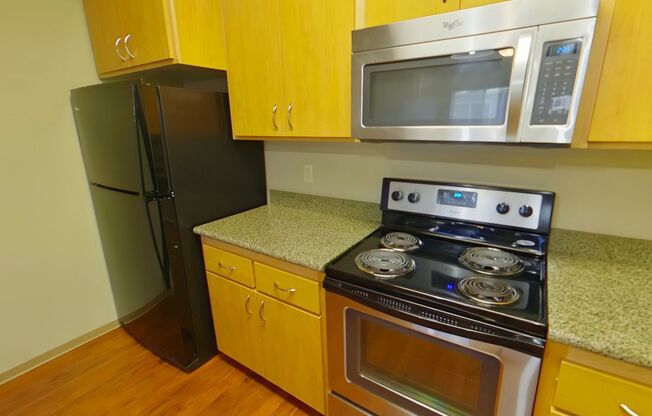 2 beds, 1 bath, 940 sqft, $1,675, Unit 2