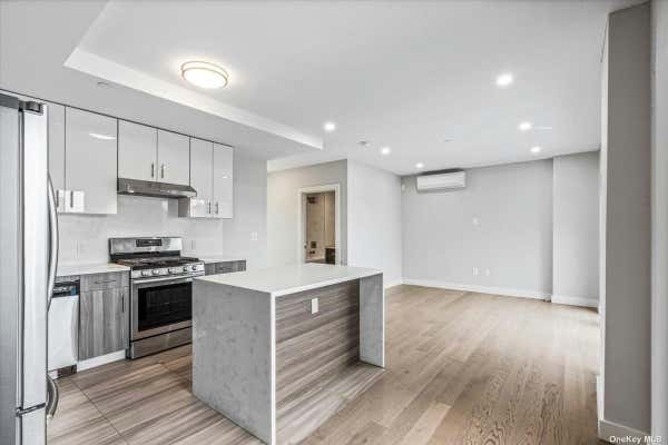 2 beds, 2 baths, 950 sqft, $3,300, Unit 5O