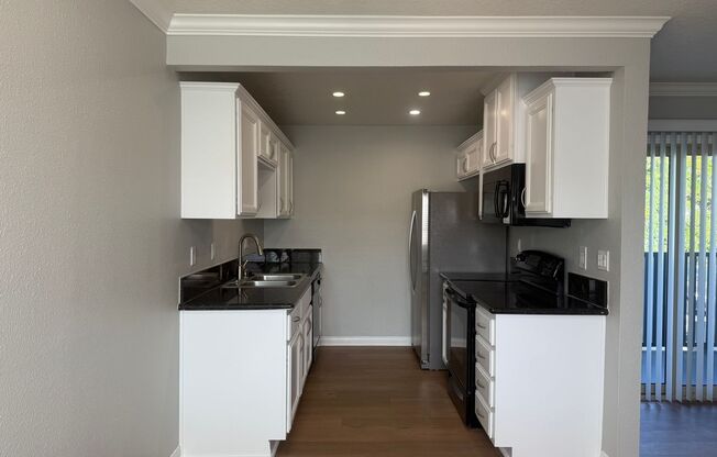 2 beds, 2 baths, 980 sqft, $3,155, Unit 819-34