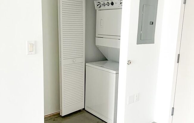 Studio, 1 bath, 962 sqft, $3,150, Unit Unit 705