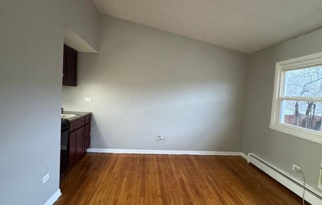 1 bed, 1 bath, 500 sqft, $990, Unit 4