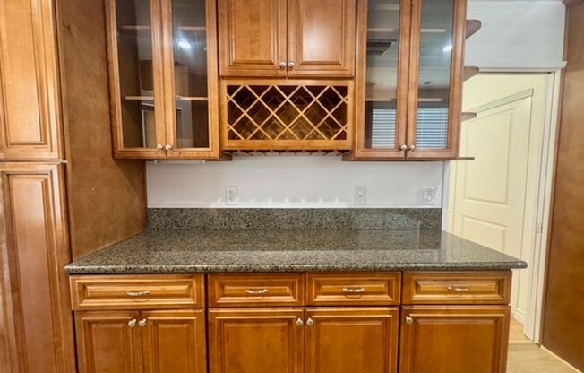 Charming 4 Bedroom in Woodland Hills