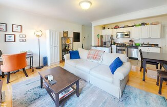 220 W 111 ST