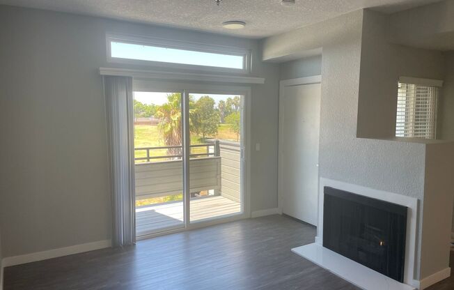 2 beds, 1 bath, 821 sqft, $2,785, Unit F037