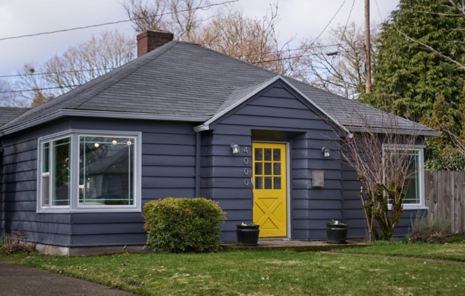 Charming Bungalow Downtown Vancouver With Modern Update!!