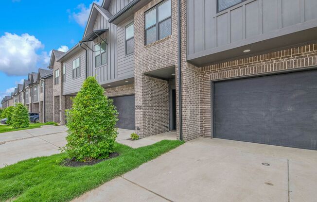 AVAILABLE IMMEDIATELY!!!  Gorgeous Brand NEW 4 Bedroom 4.5 Bathroom Townhome at The Urban